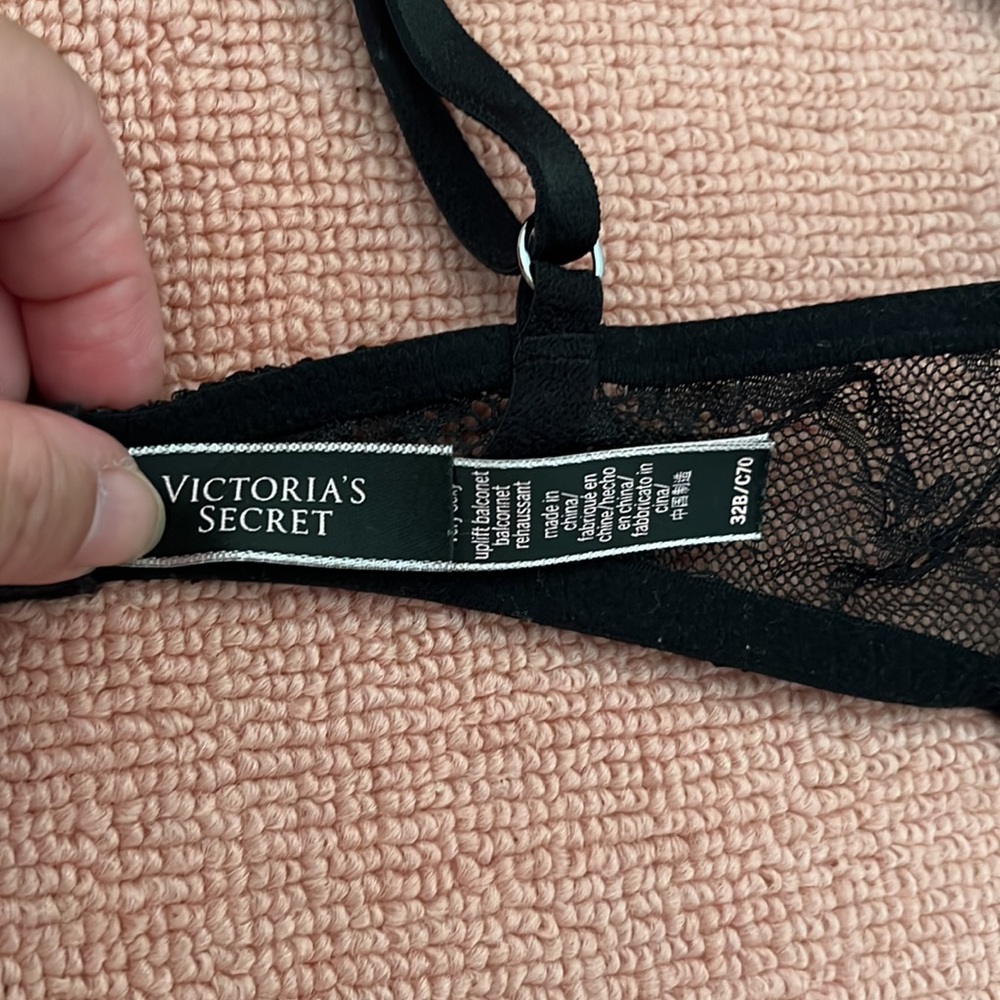 All FOUR bras as a bundle for sell. - Picture 3 of 10
